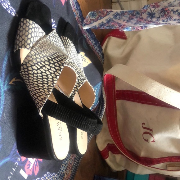 Black and cream sling-back sandals. - Picture 2 of 4